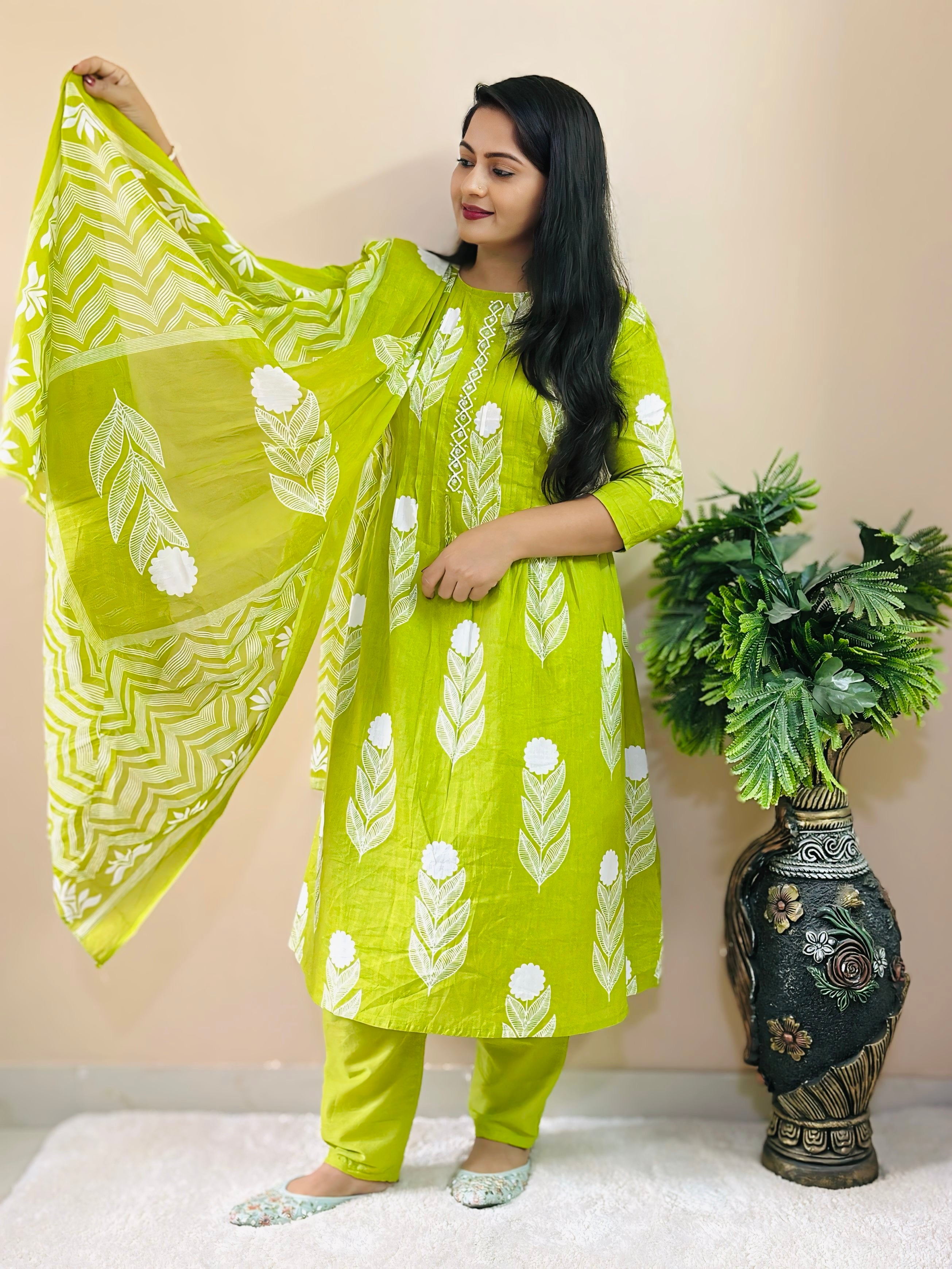 Nisha's Thread Green_Flowral_Print Cotton Suit Womens Kurta Pant Dupatta Set