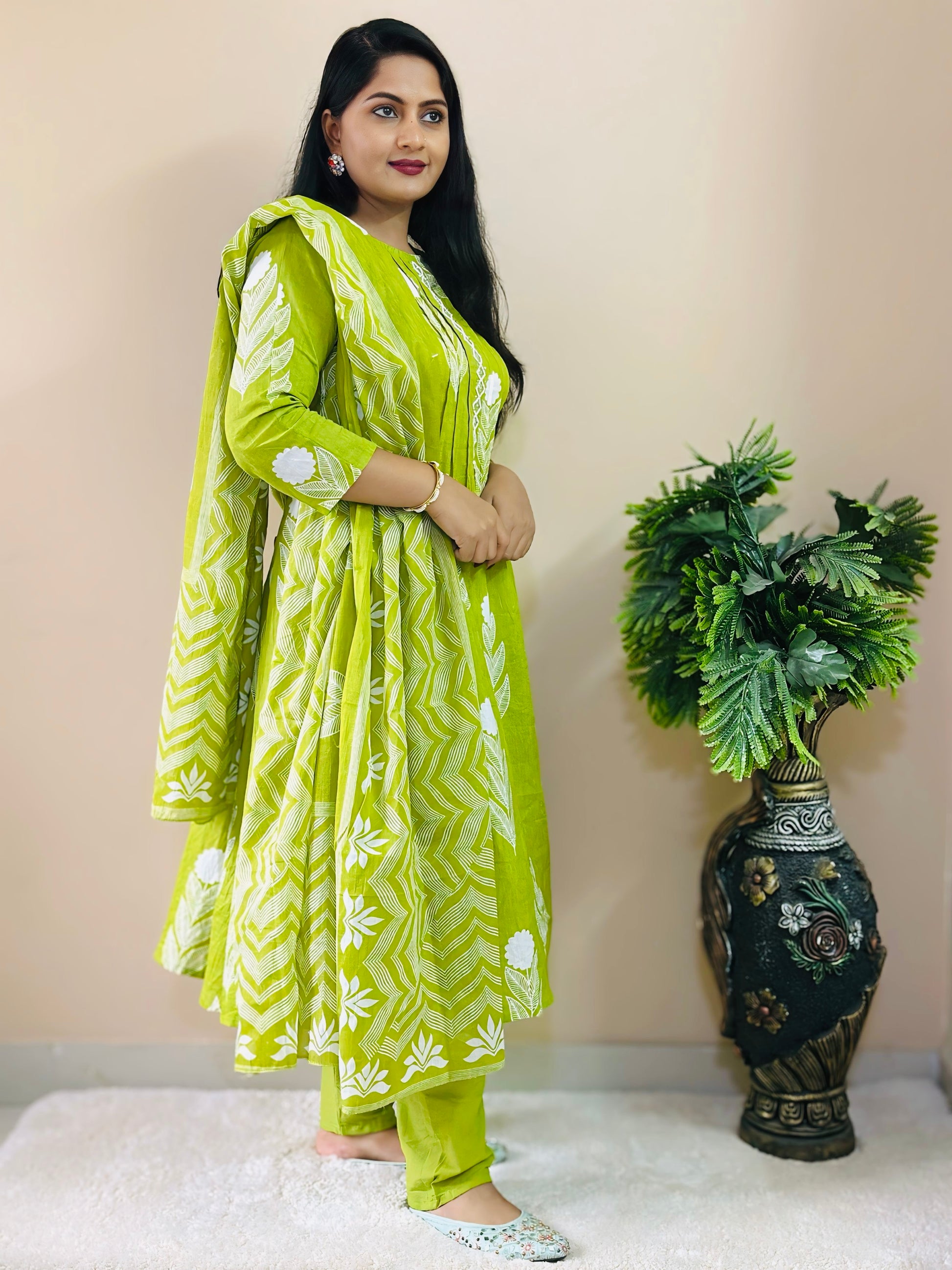 Nisha's Thread Green_Flowral_Print Cotton Suit Womens Kurta Pant Dupatta Set
