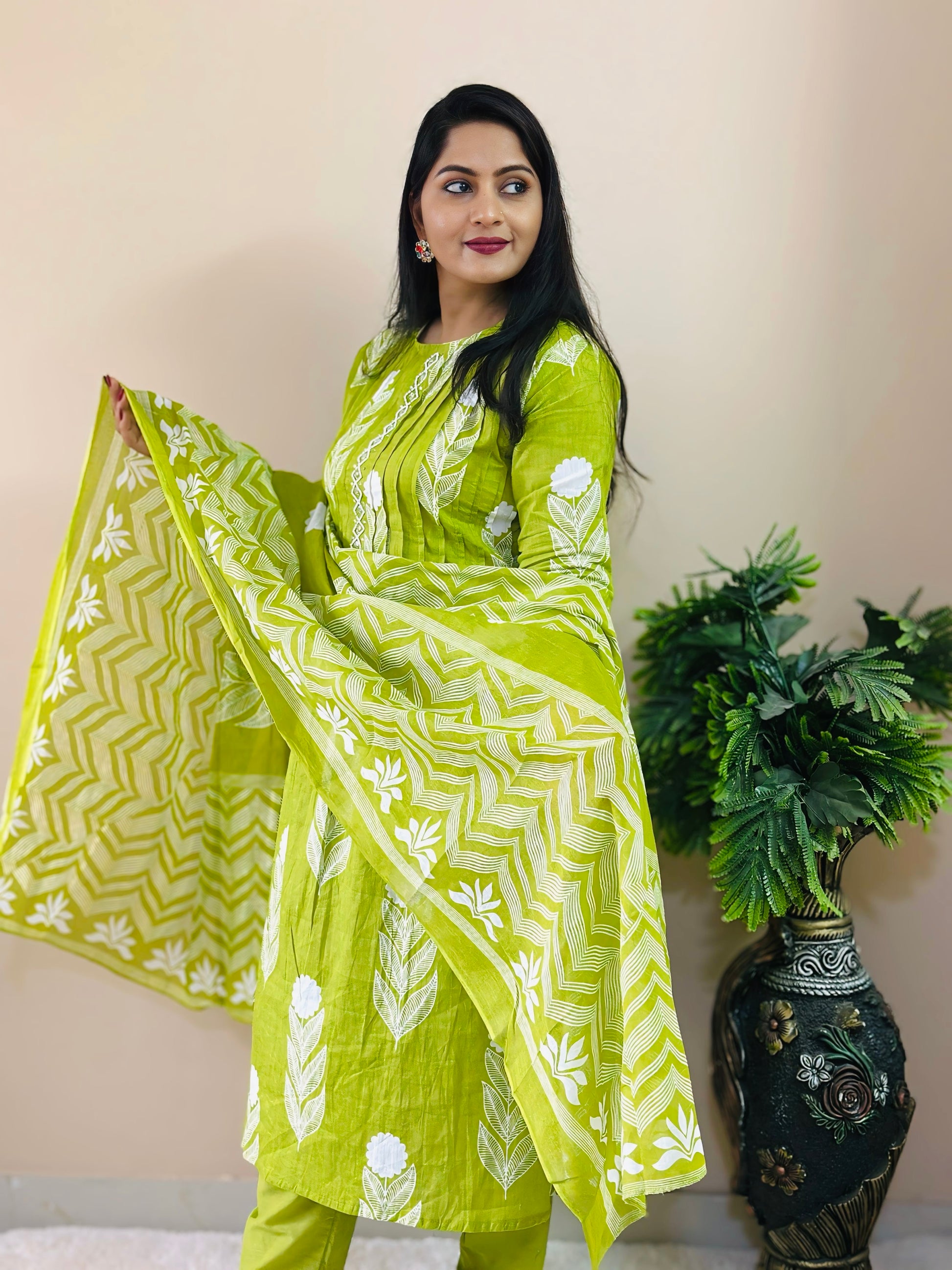 Nisha's Thread Green_Flowral_Print Cotton Suit Womens Kurta Pant Dupatta Set