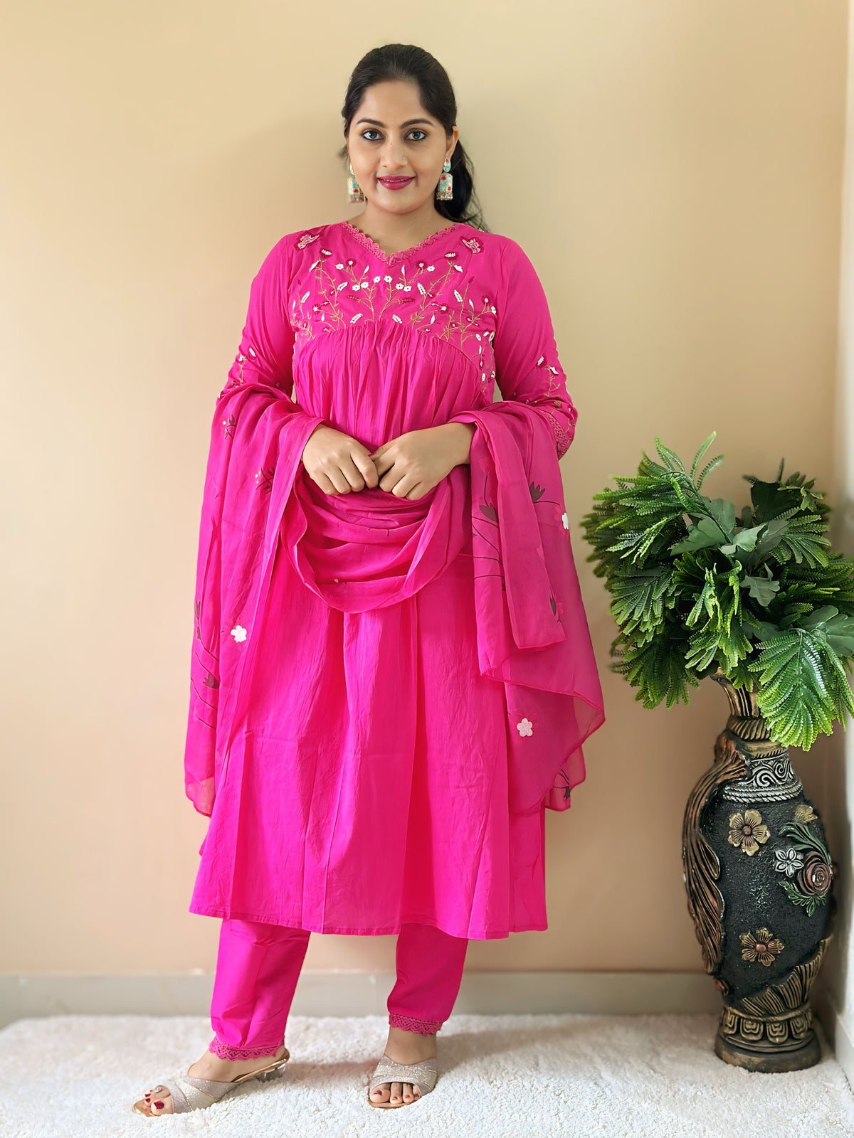 Women’s Pink Embroidered Kurta Set with Dupatta & Pant Nisha'S Threads