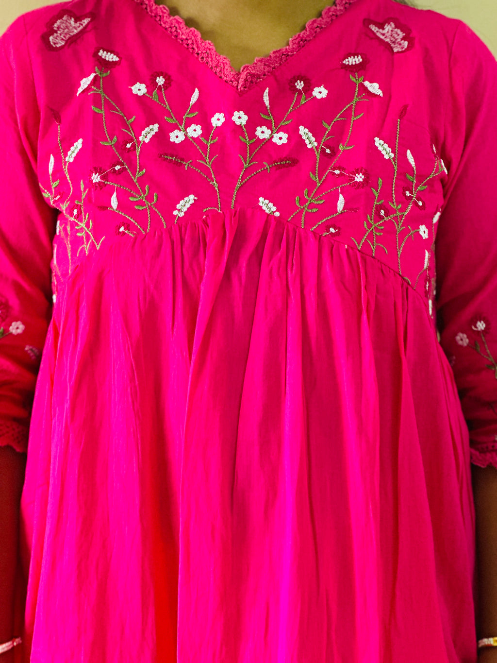 Women’s Pink Embroidered Kurta Set with Dupatta & Pant Nisha'S Threads