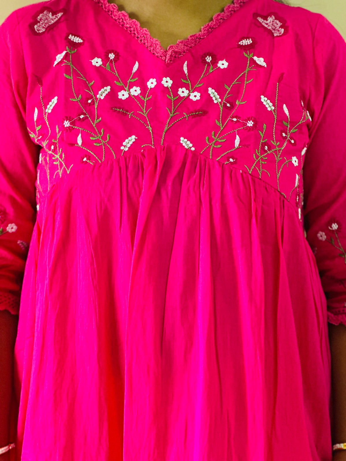 Women’s Pink Embroidered Kurta Set with Dupatta & Pant Nisha'S Threads